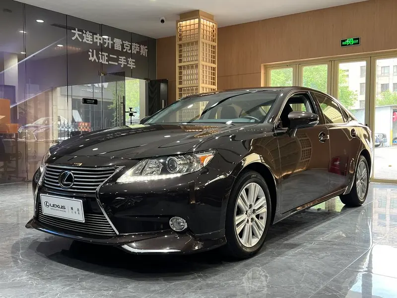 Lexus ES, 2014