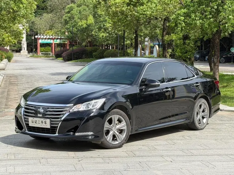 Toyota Crown, 2015