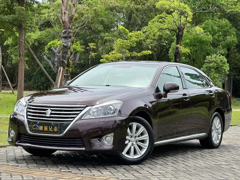 Toyota Crown, 2012
