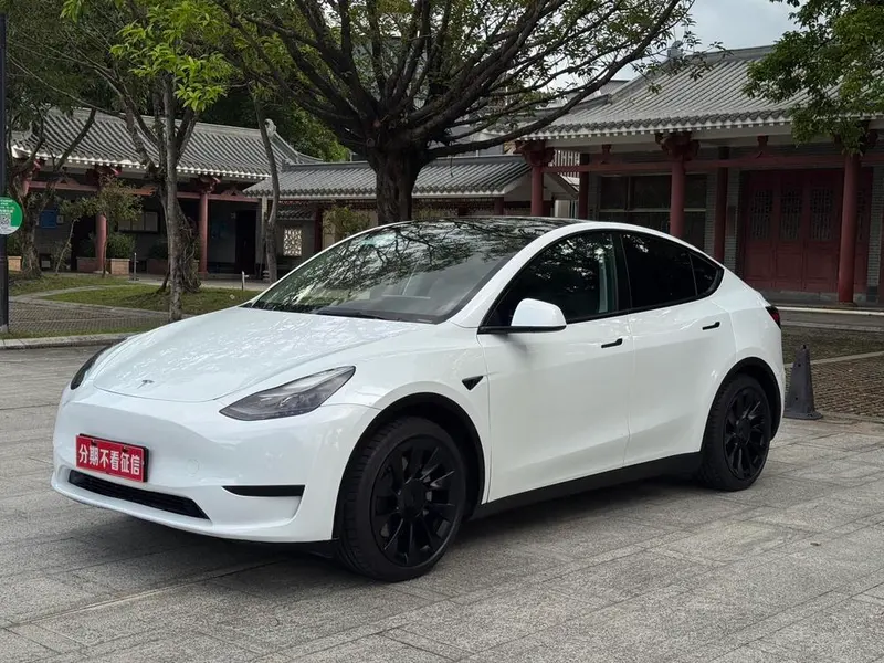 Tesla Model Y, 2022