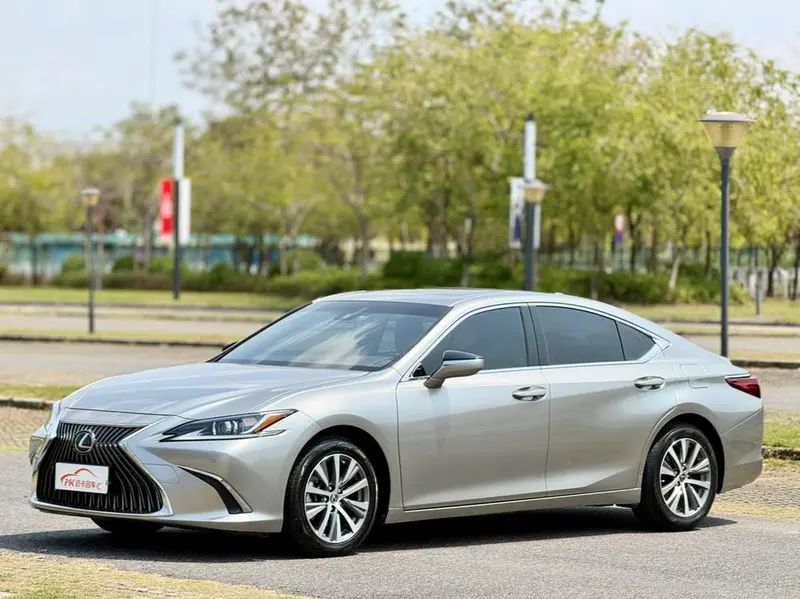 Lexus ES, 2020