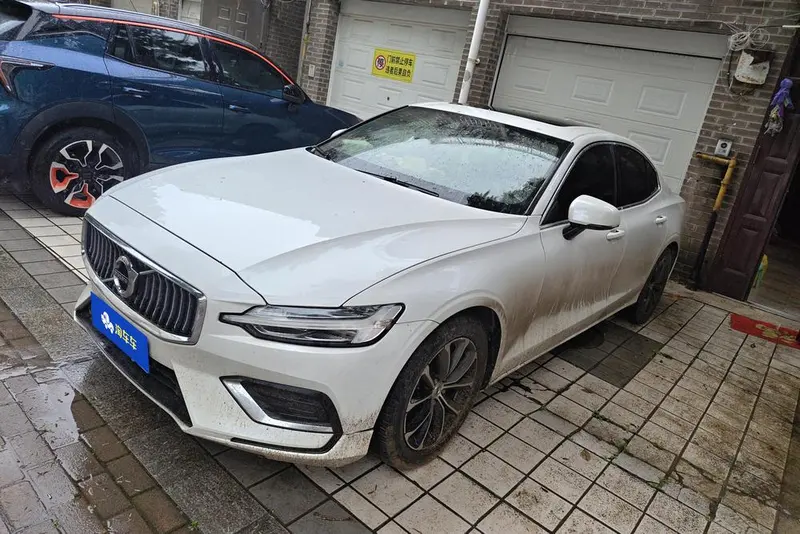 Volvo S60, 2022