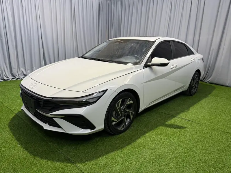 Hyundai Elantra, 2023