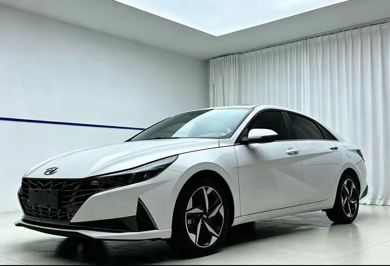 Hyundai Elantra, 2022