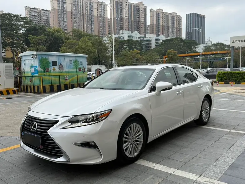Lexus ES, 2015