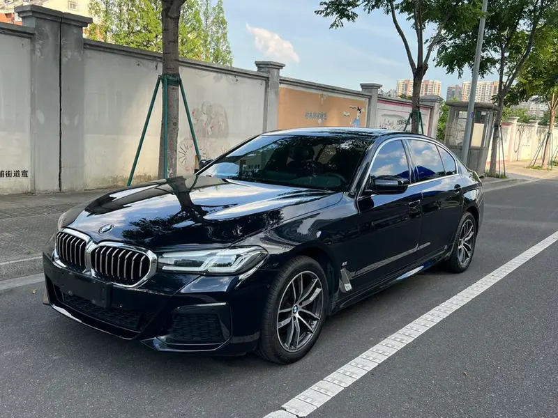 BMW 5-Series, 2022