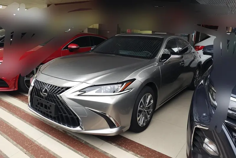 Lexus ES, 2022