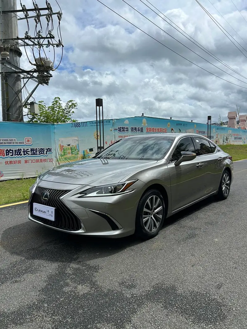 Lexus ES, 2020