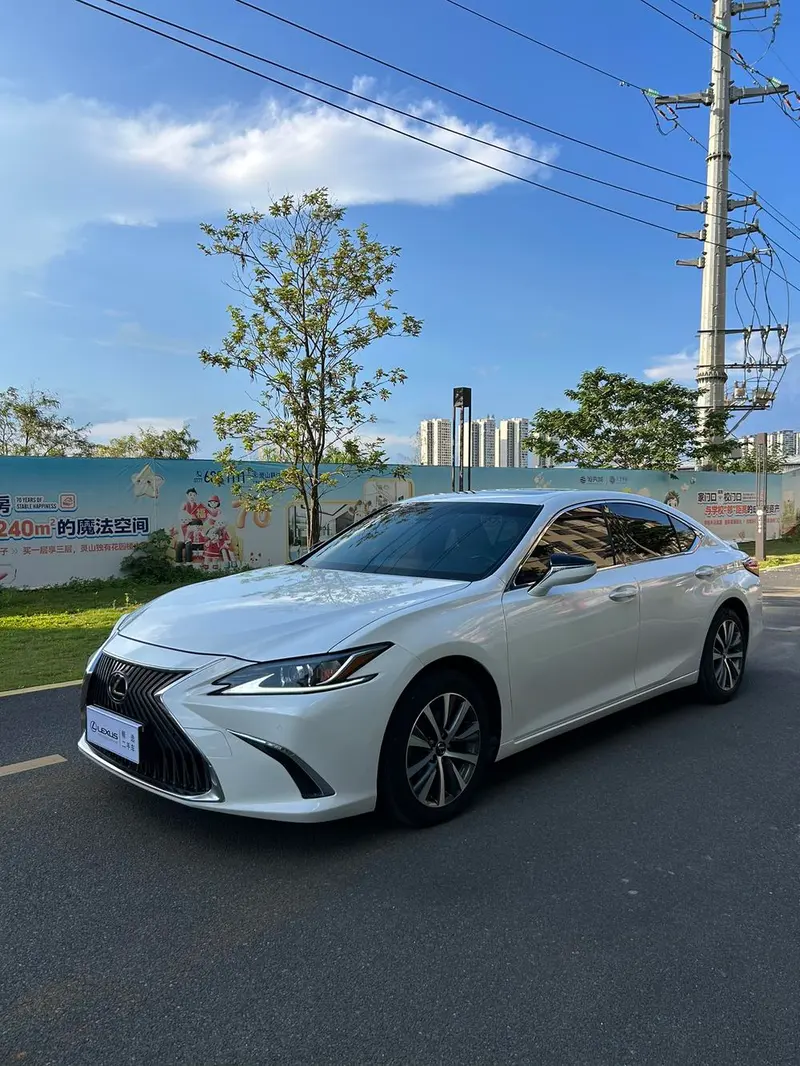 Lexus ES, 2021