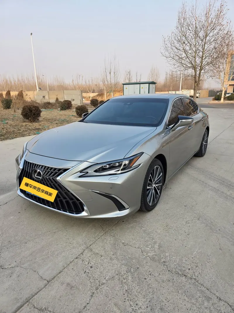 Lexus ES, 2022