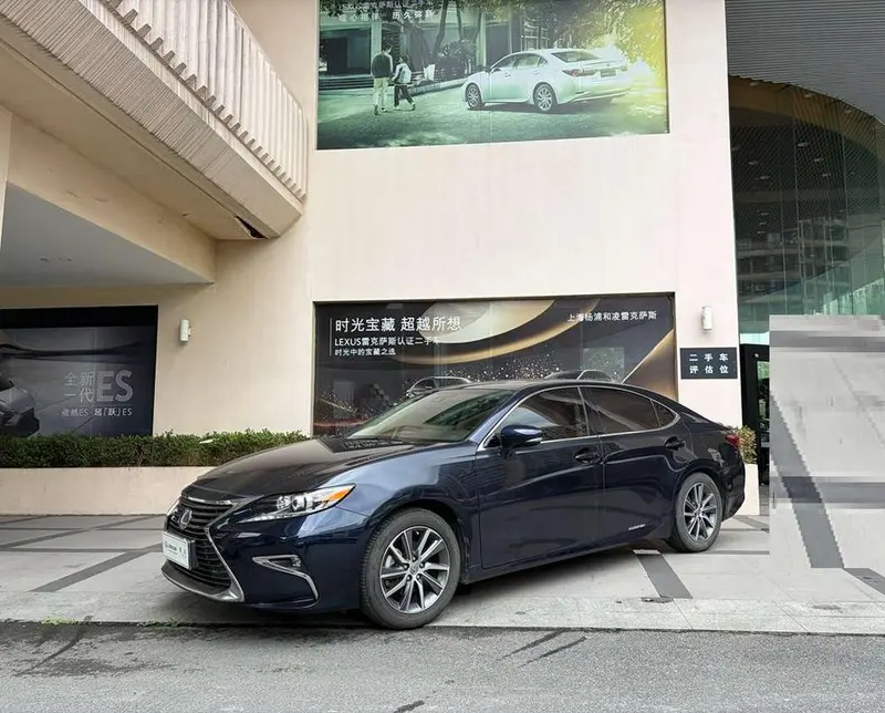 Lexus ES, 2015