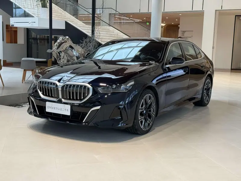 BMW 5-Series, 2025