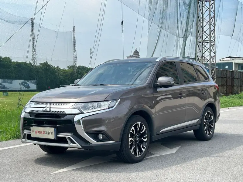 Mitsubishi Outlander, 2020