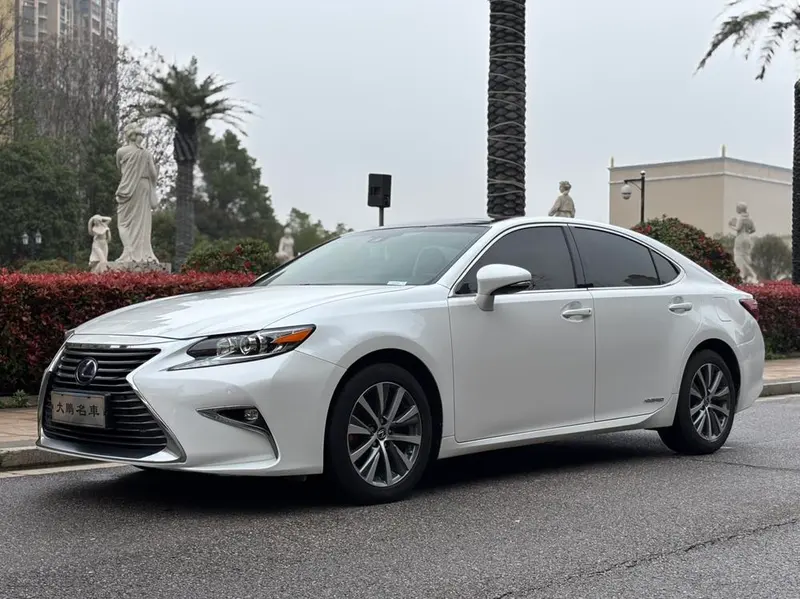 Lexus ES, 2015