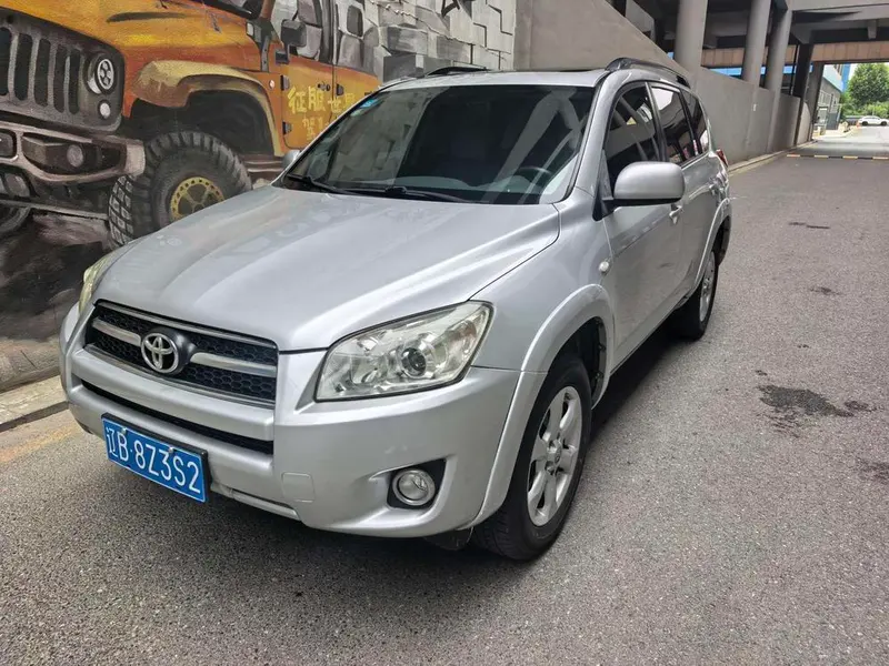 Toyota RAV4, 2011