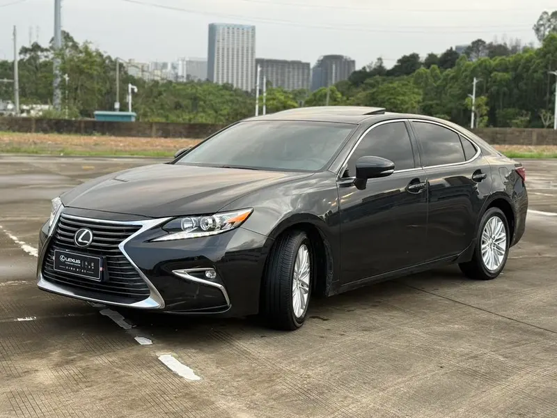Lexus ES, 2015