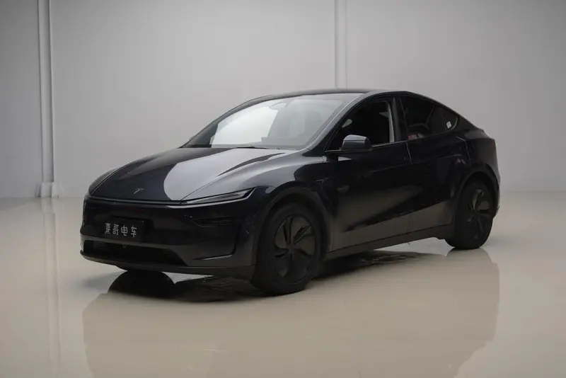 Tesla Model Y, 2025