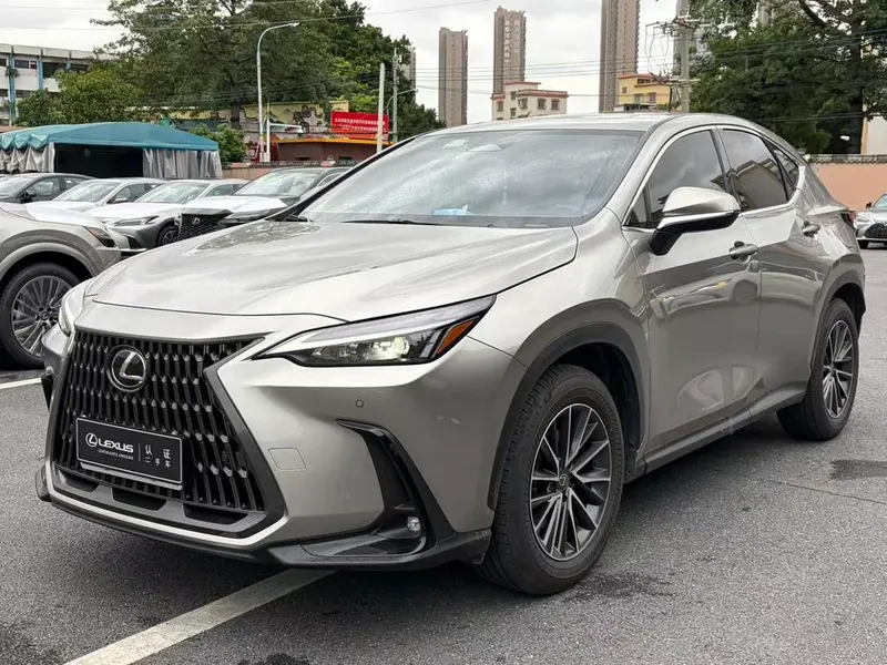 Lexus NX, 2025