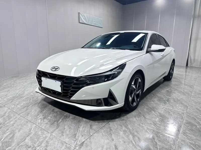 Hyundai Elantra, 2022