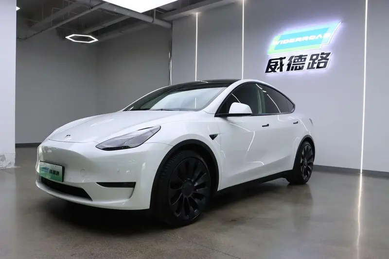 Tesla Model Y, 2022