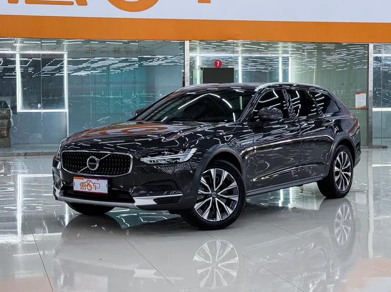 Volvo V90, 2025