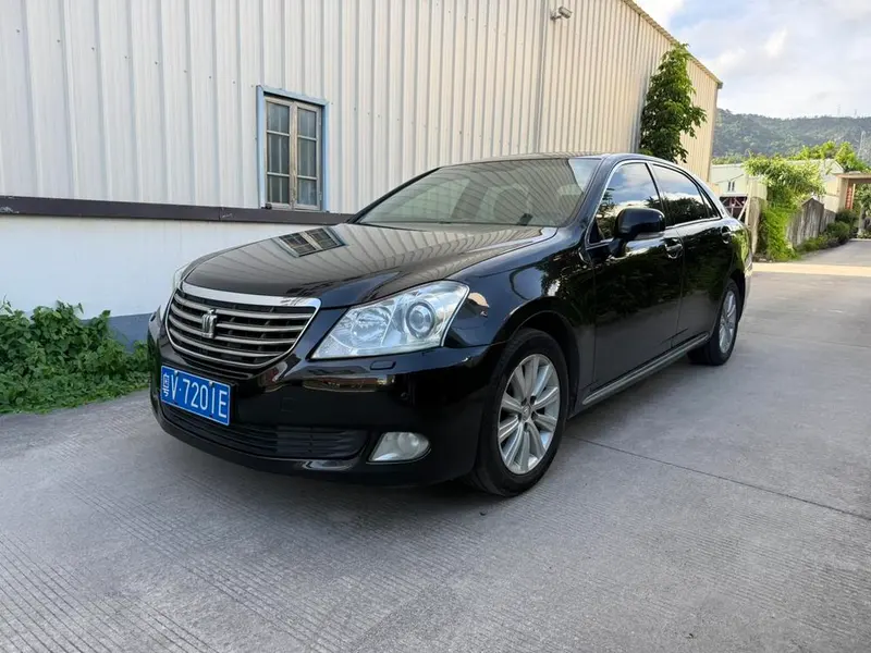 Toyota Crown, 2011