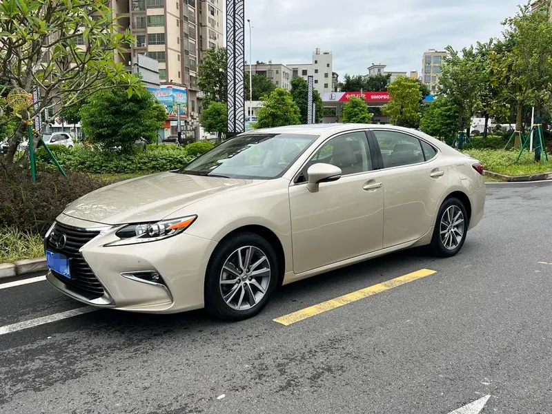 Lexus ES, 2015