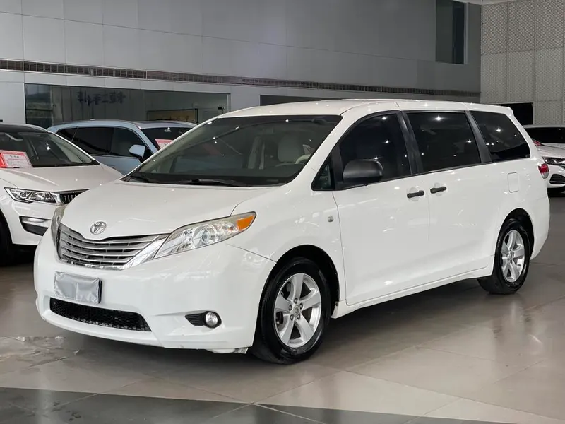 Toyota Sienna, 2015
