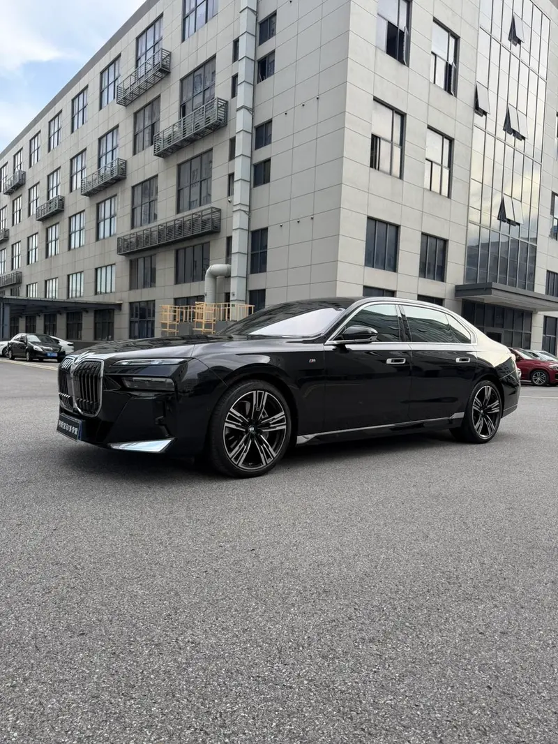 BMW 7-Series, 2023