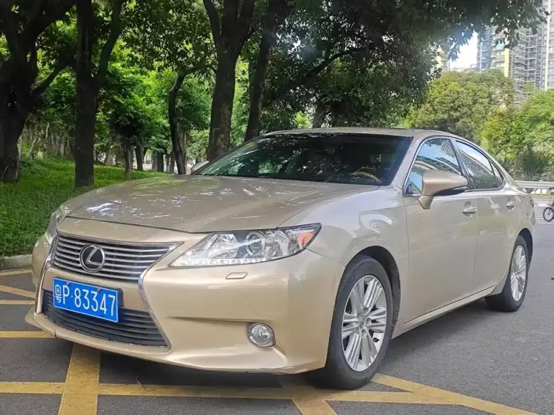 Lexus ES, 2012