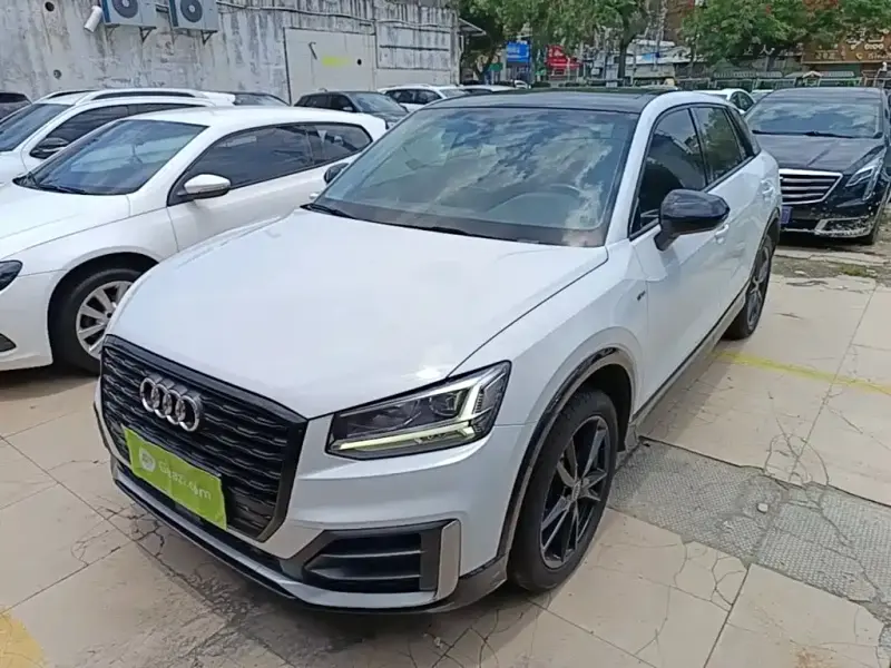Audi Q2L, 2021