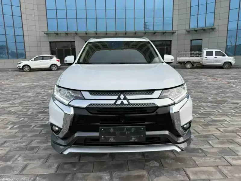 Mitsubishi Outlander, 2022