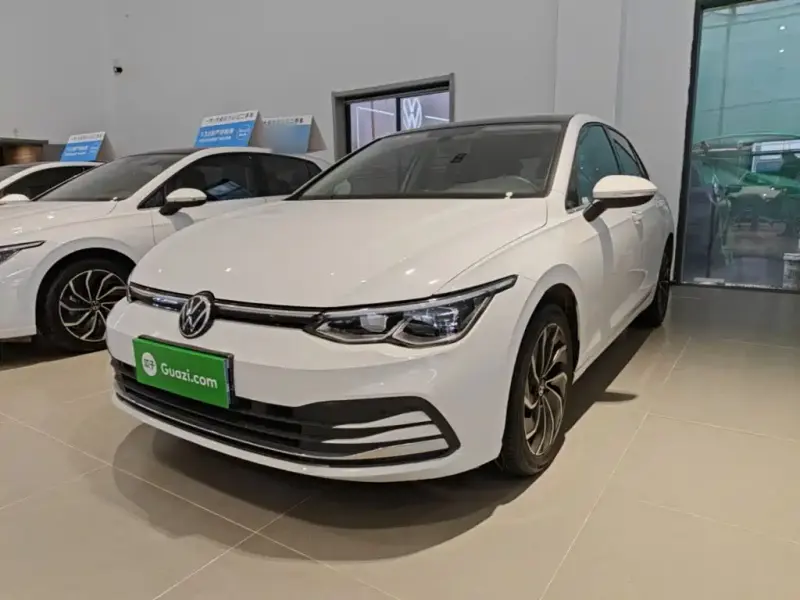 Volkswagen Golf, 2024
