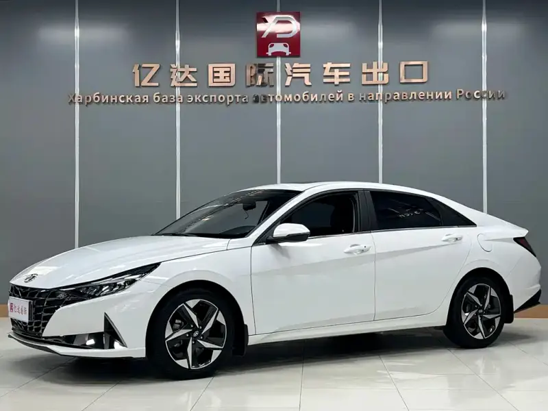 Hyundai Elantra, 2022
