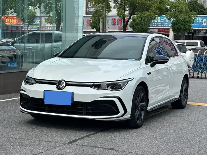 Volkswagen Golf, 2022