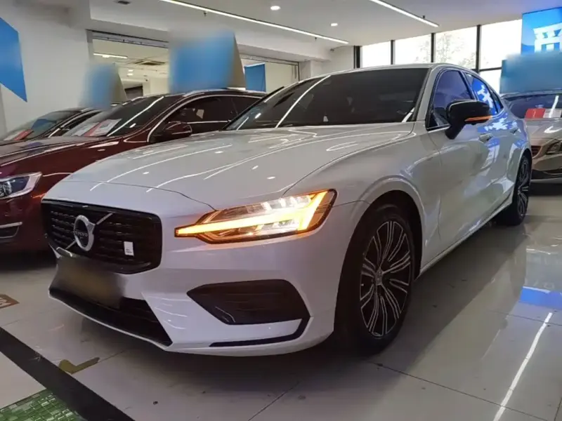 Volvo S60, 2022