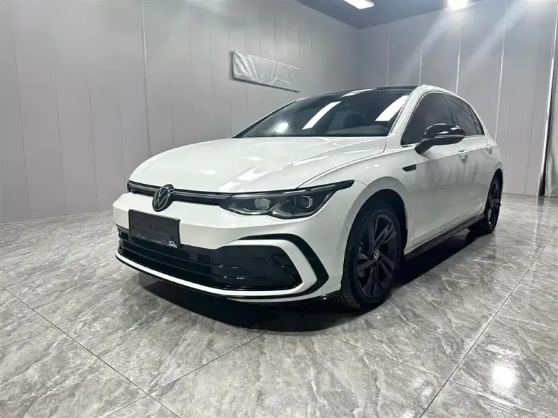 Volkswagen Golf, 2022