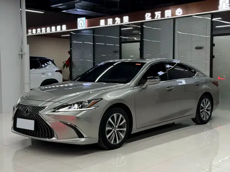 Lexus ES, 2020