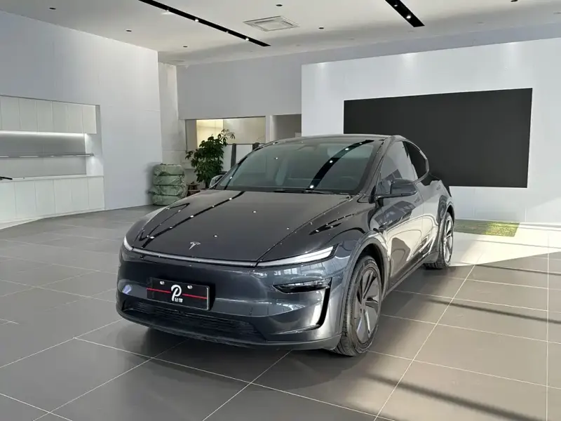 Tesla Model Y, 2025