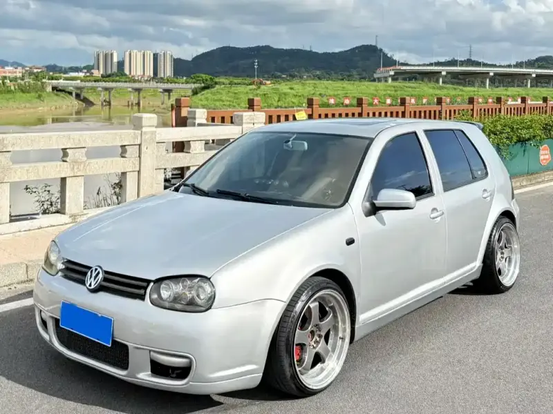 Volkswagen Golf, 2005