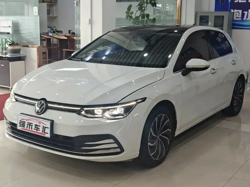 Volkswagen Golf, 2023