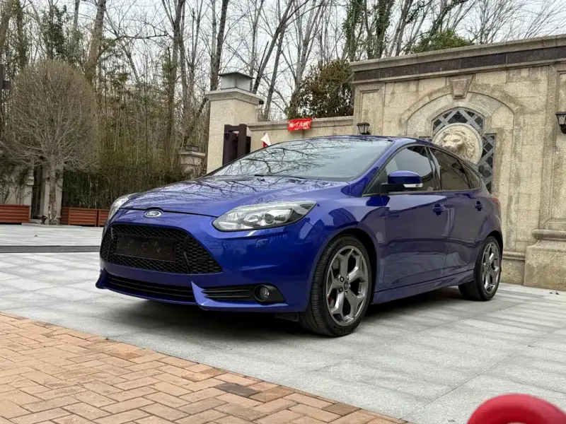 Ford Focus (Import), 2017