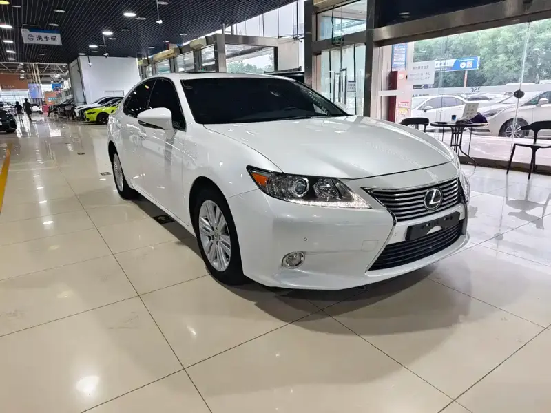 Lexus ES, 2014