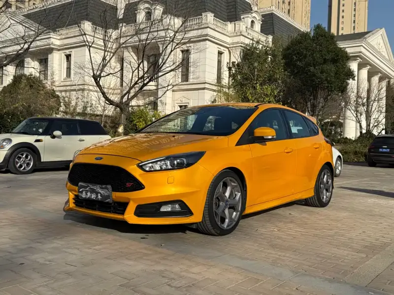 Ford Focus (Import), 2016