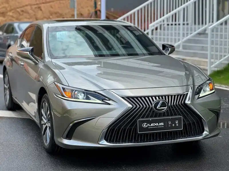 Lexus ES, 2020