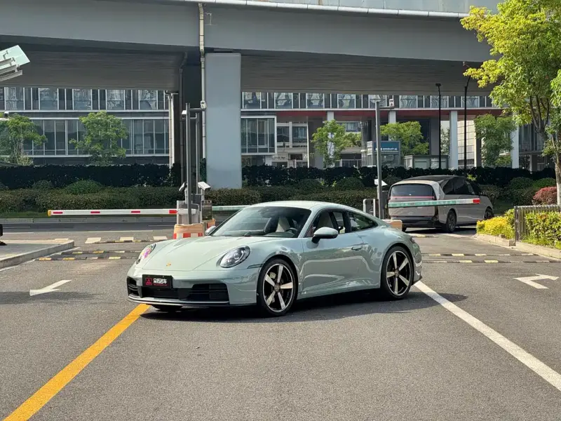 Porsche 911, 2025