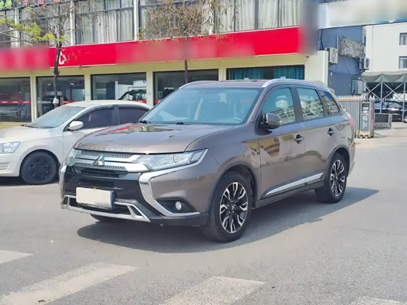 Mitsubishi Outlander, 2020