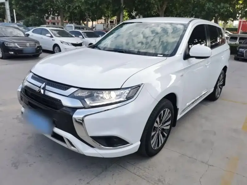 Mitsubishi Outlander, 2022