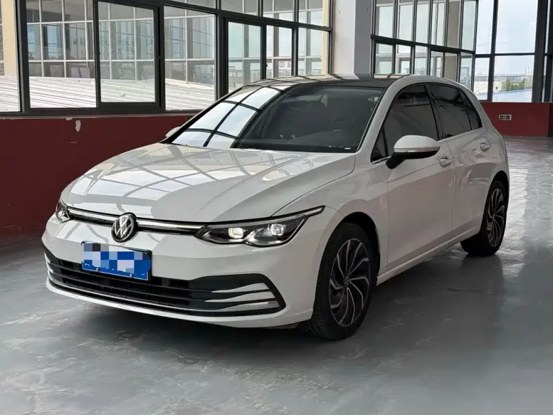 Volkswagen Golf, 2023