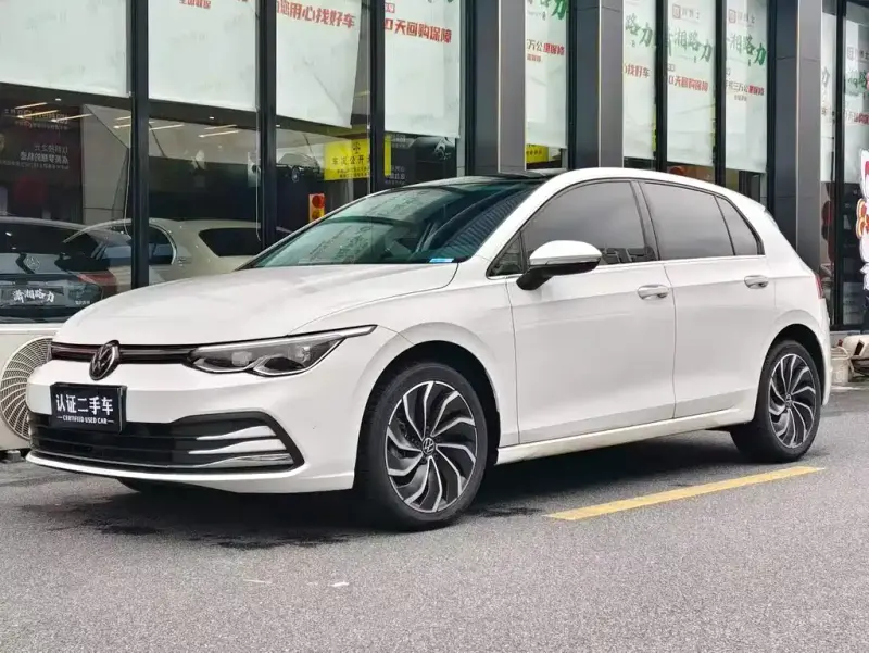 Volkswagen Golf, 2025